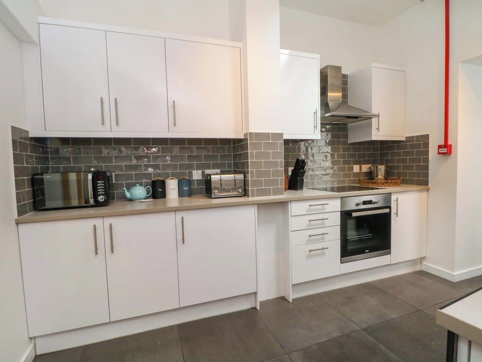 Dishwasher, cookware/dishes/utensils