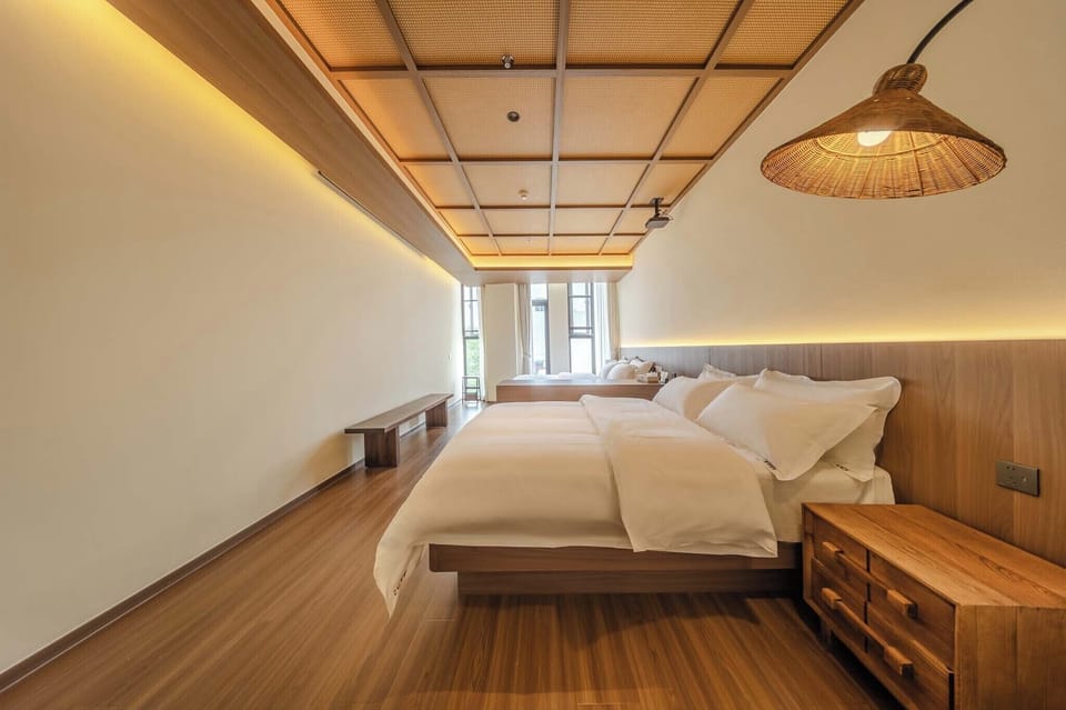 Luxury Twin Room, Balcony | Blackout drapes, soundproofing, iron/ironing board (on request)