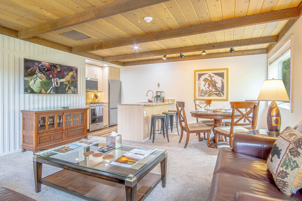 Condo, Multiple Beds, Mountain View (Atelier Lookout) | Interior
