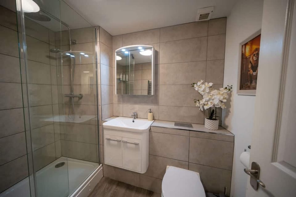 Cotswolds 2bed 1 Bath Historic Flat Very Central Apartment in Cirencester