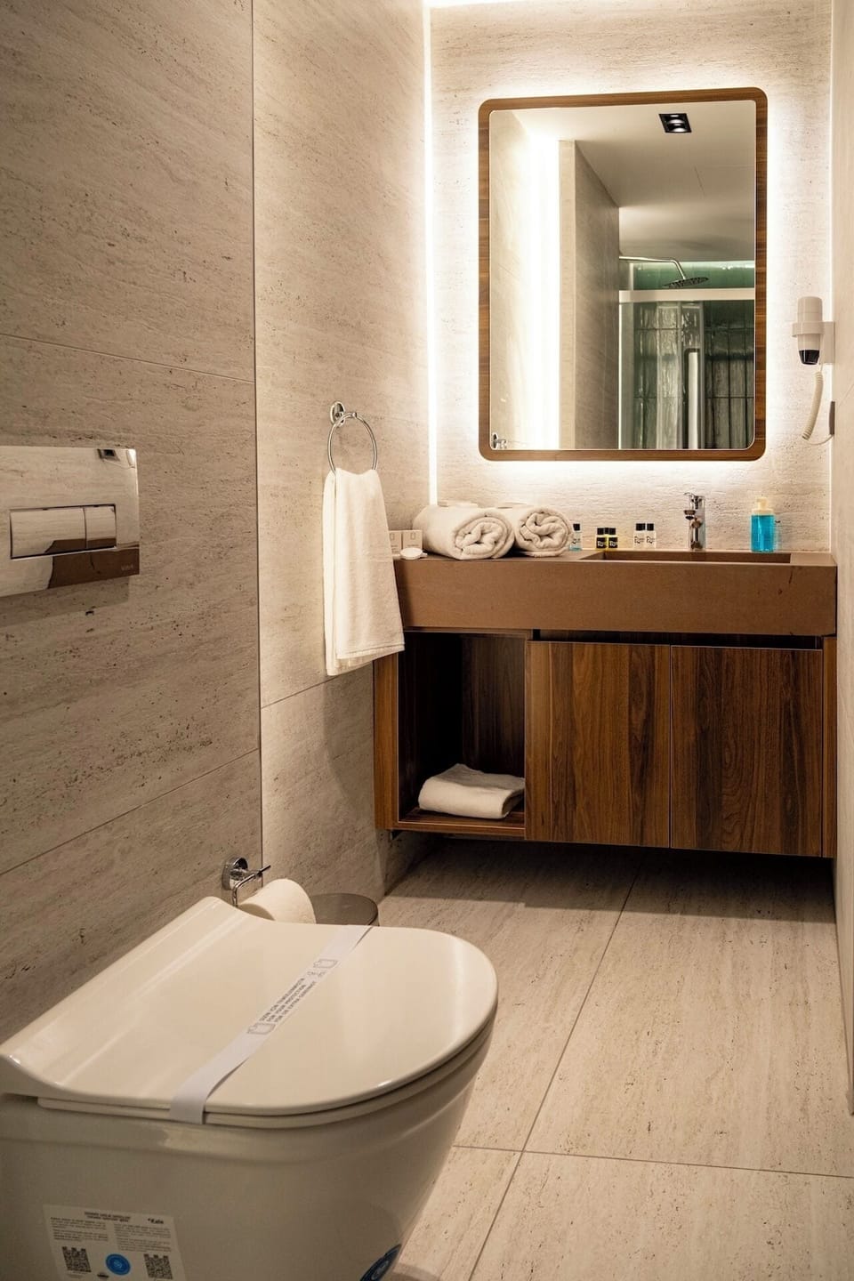 Comfort Quadruple Room, Non Smoking | Bathroom | Soap, shampoo, toilet paper