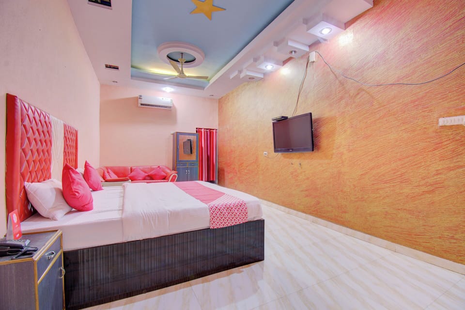 Family Room, City View
