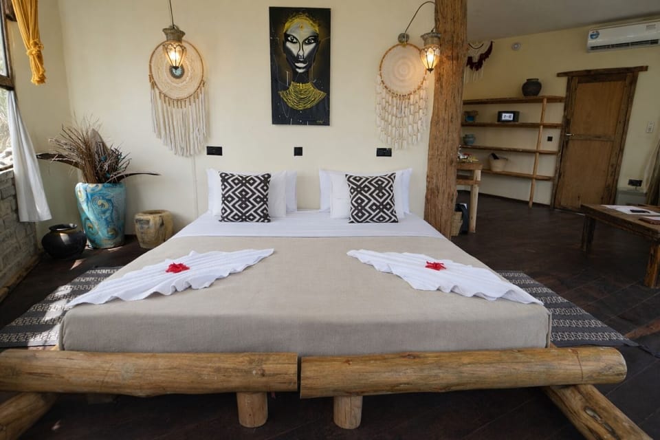 Villa, Pool View | In-room safe, WiFi (free), bed sheets