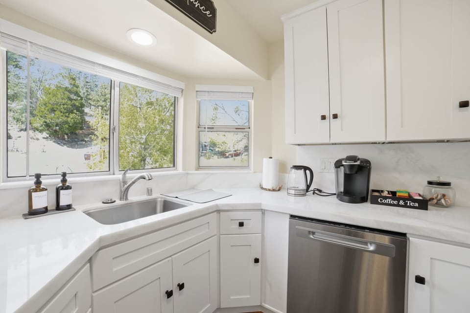 House, 5 Bedrooms | Private kitchen | Coffee/tea maker, fridge, oven, toaster