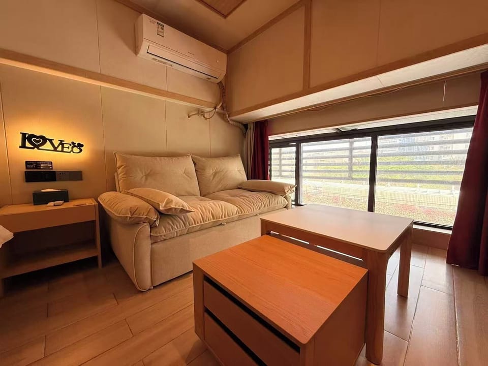 Basic Quadruple Room | Living area