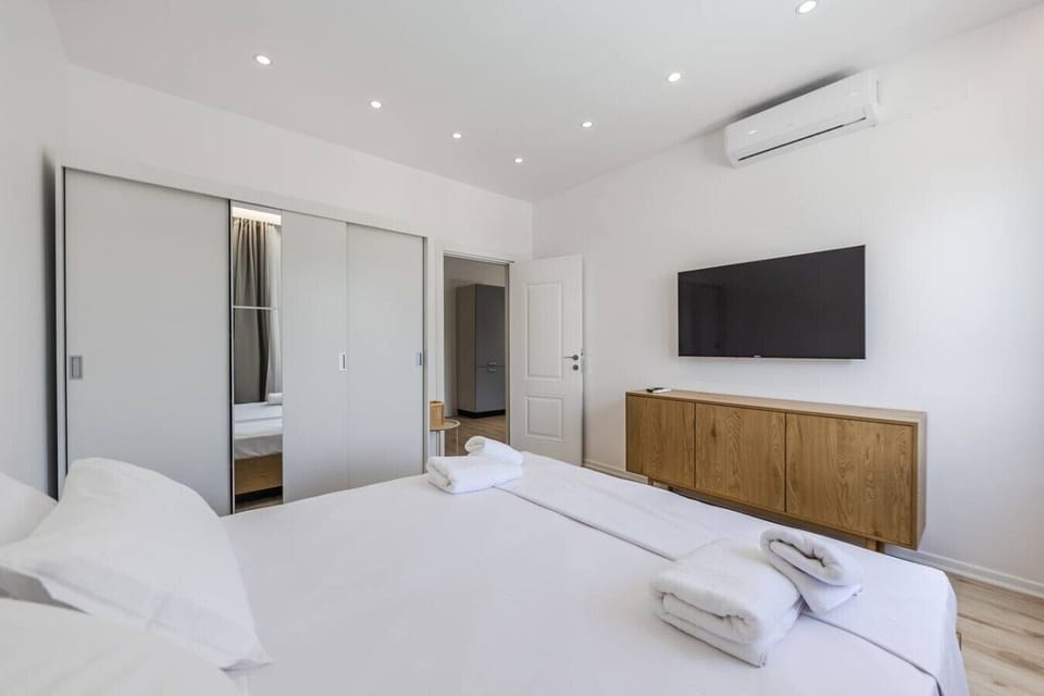 Bedroom with a double bed