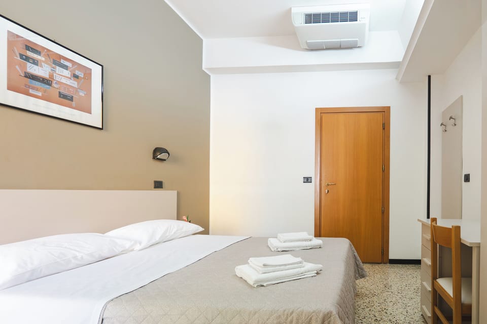 Classic Double Room | In-room safe, desk, blackout drapes, soundproofing