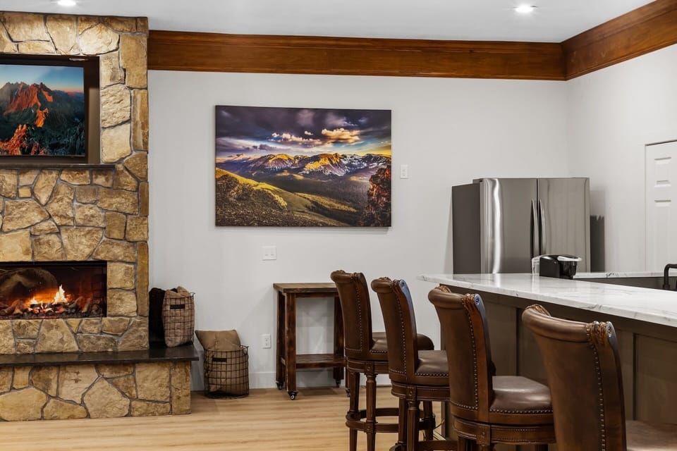 Great Room Bar - Enjoy a drink next to the fireplace.