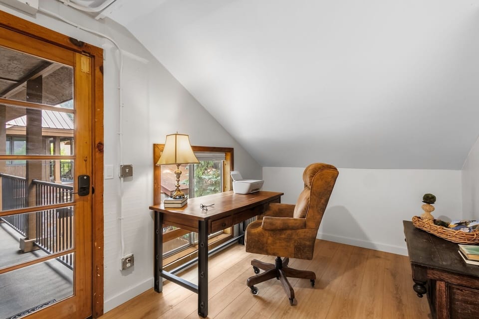 Office - Office equipped for remote work, with a desk and comfortable seating.