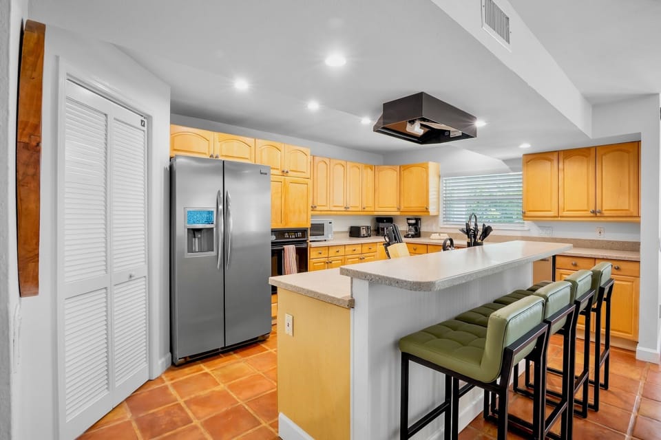 Fully Equipped Kitchen with Island