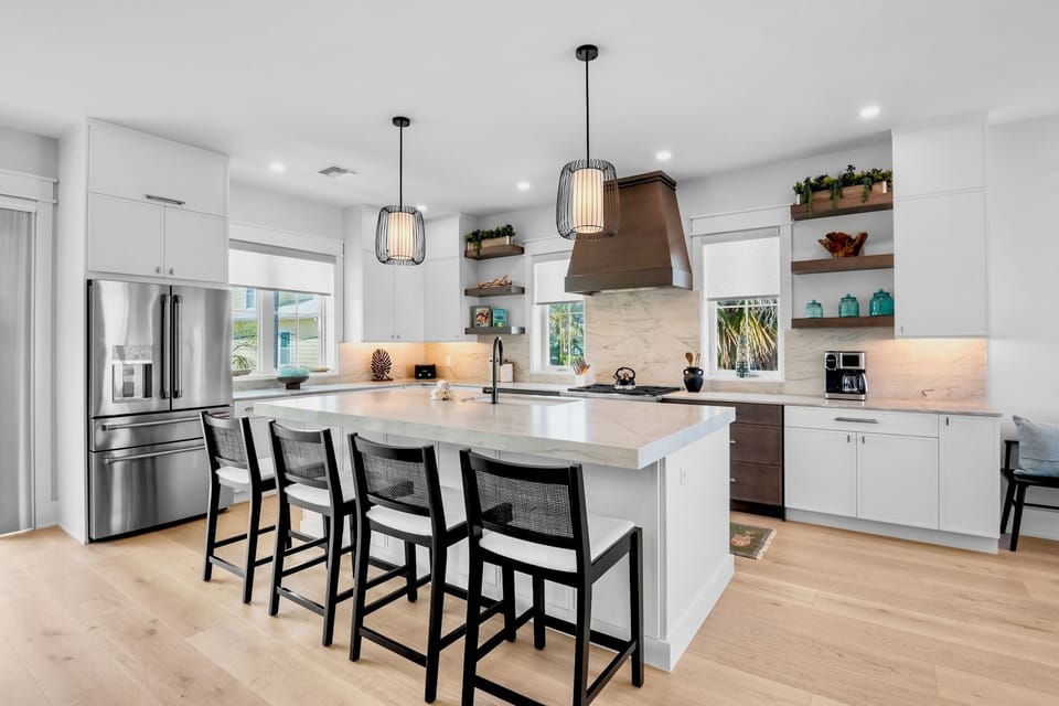 Fully Equipped Kitchen with Island