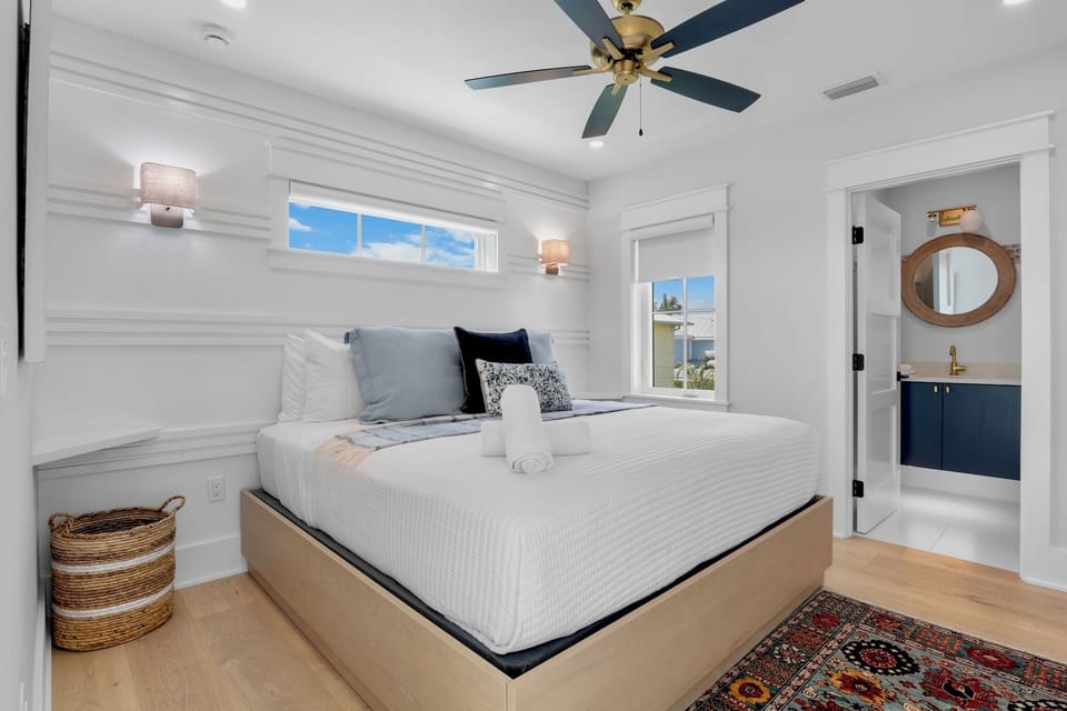 Third Bedroom, King bed