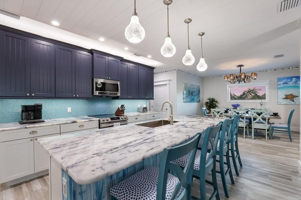 Fully Equipped Kitchen with Island