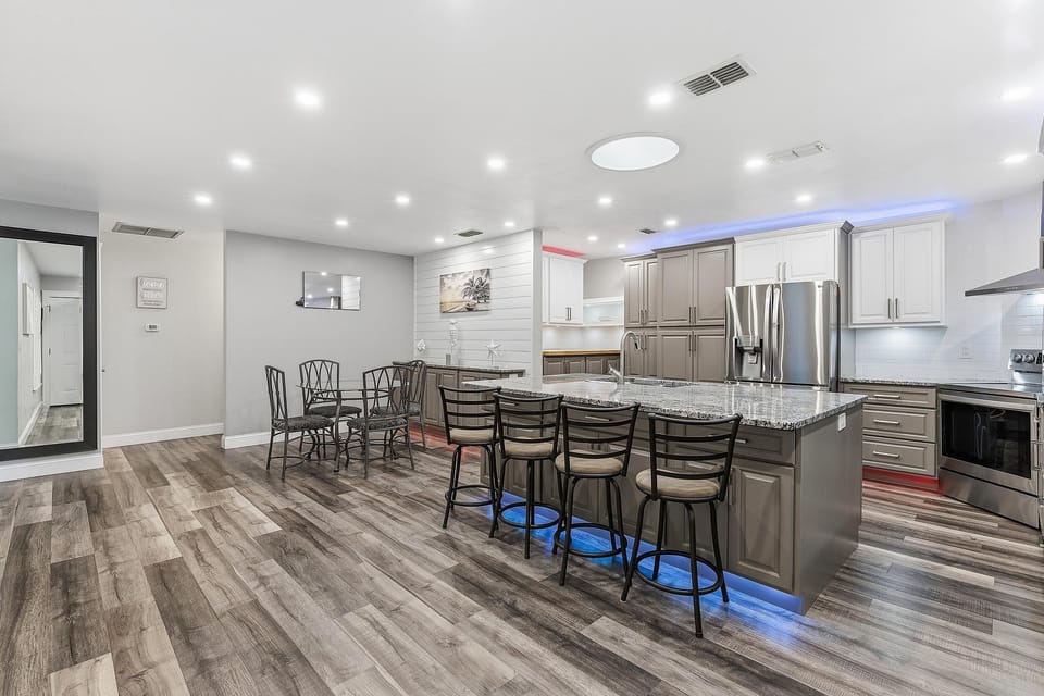 House, Multiple Beds (Jordan's Sunny Days) | Private kitchen