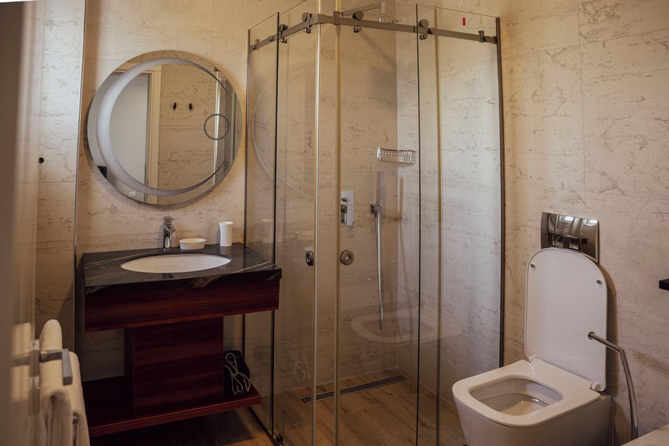 Shower, free toiletries, hair dryer, bidet