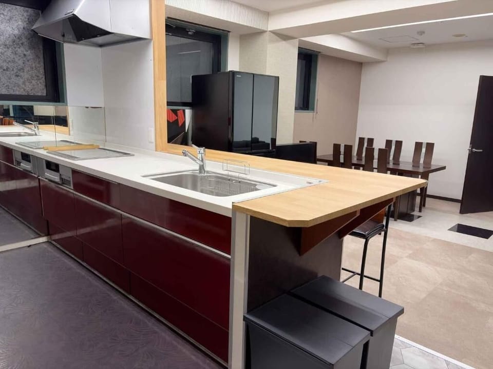 Family Suite, Multiple Beds, Non Smoking, Kitchen | Private kitchen