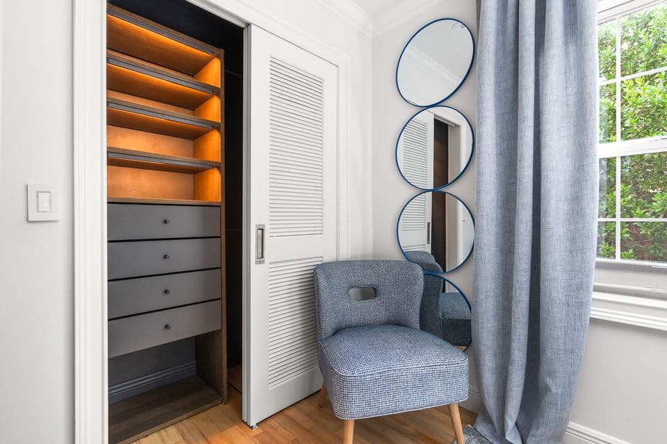 Guest room closet 