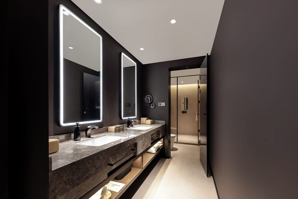 Signature Triple Room, City View | Bathroom | Shower, rainfall showerhead, hair dryer, towels