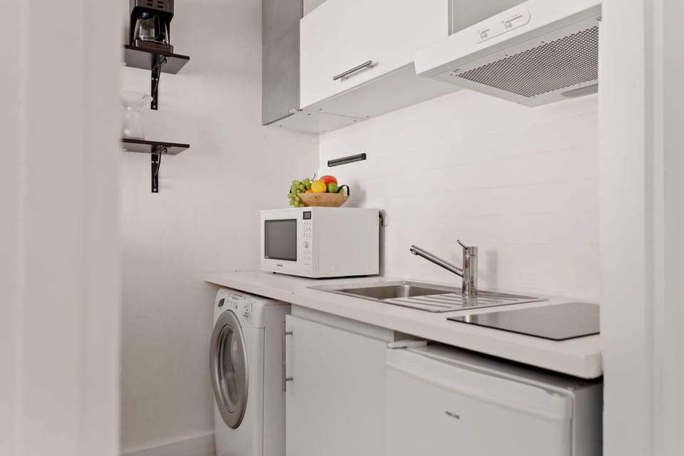 The kitchen is fully equipped to prepare a simple meal 