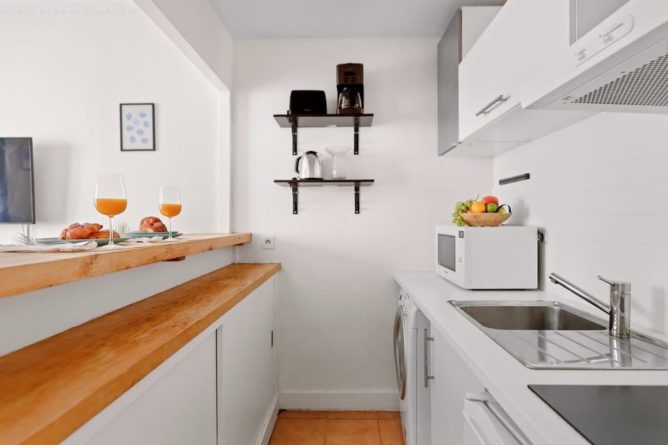 The kitchen is fully equipped to prepare a simple meal 
