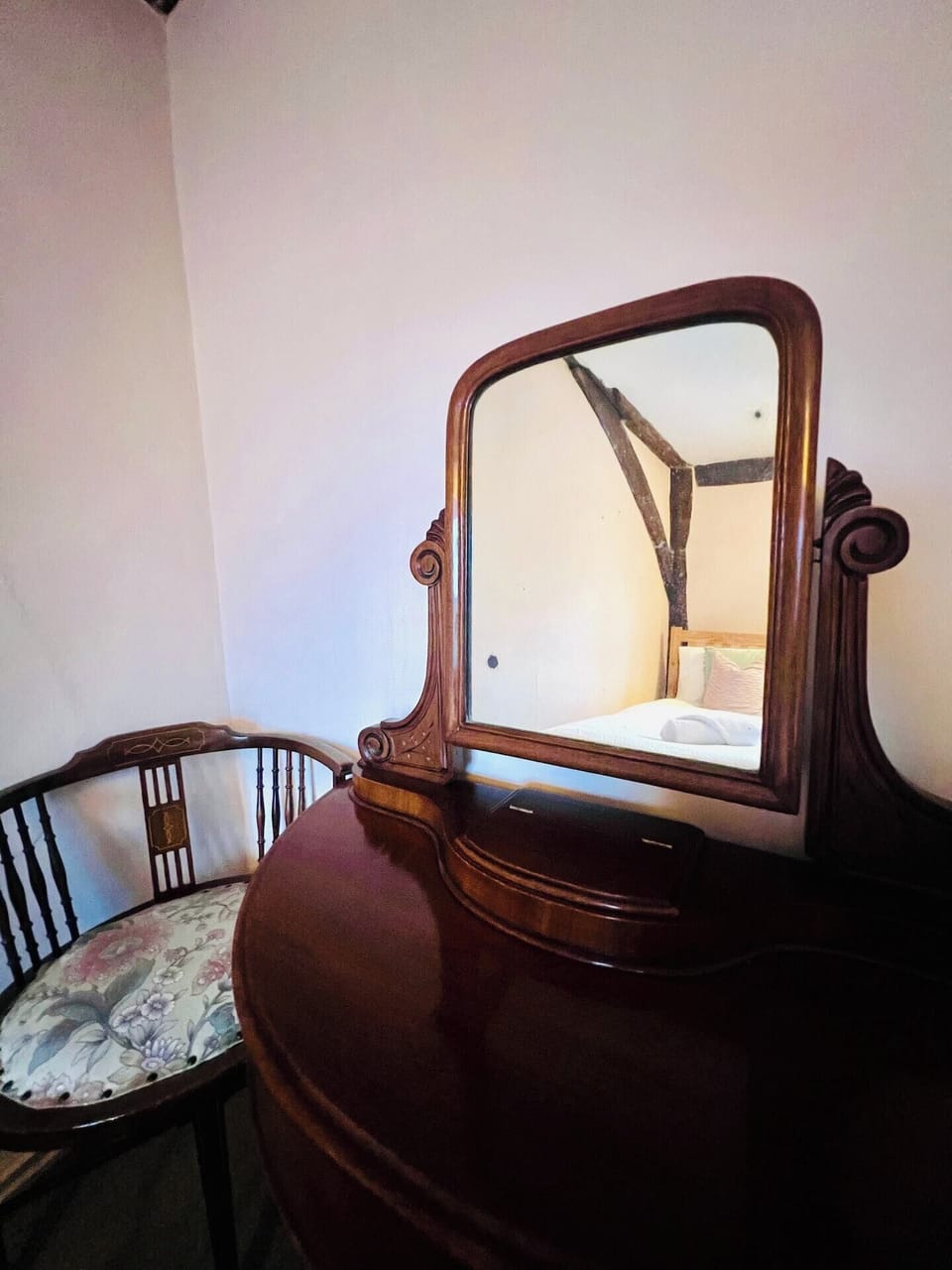 Dressing table with mirror