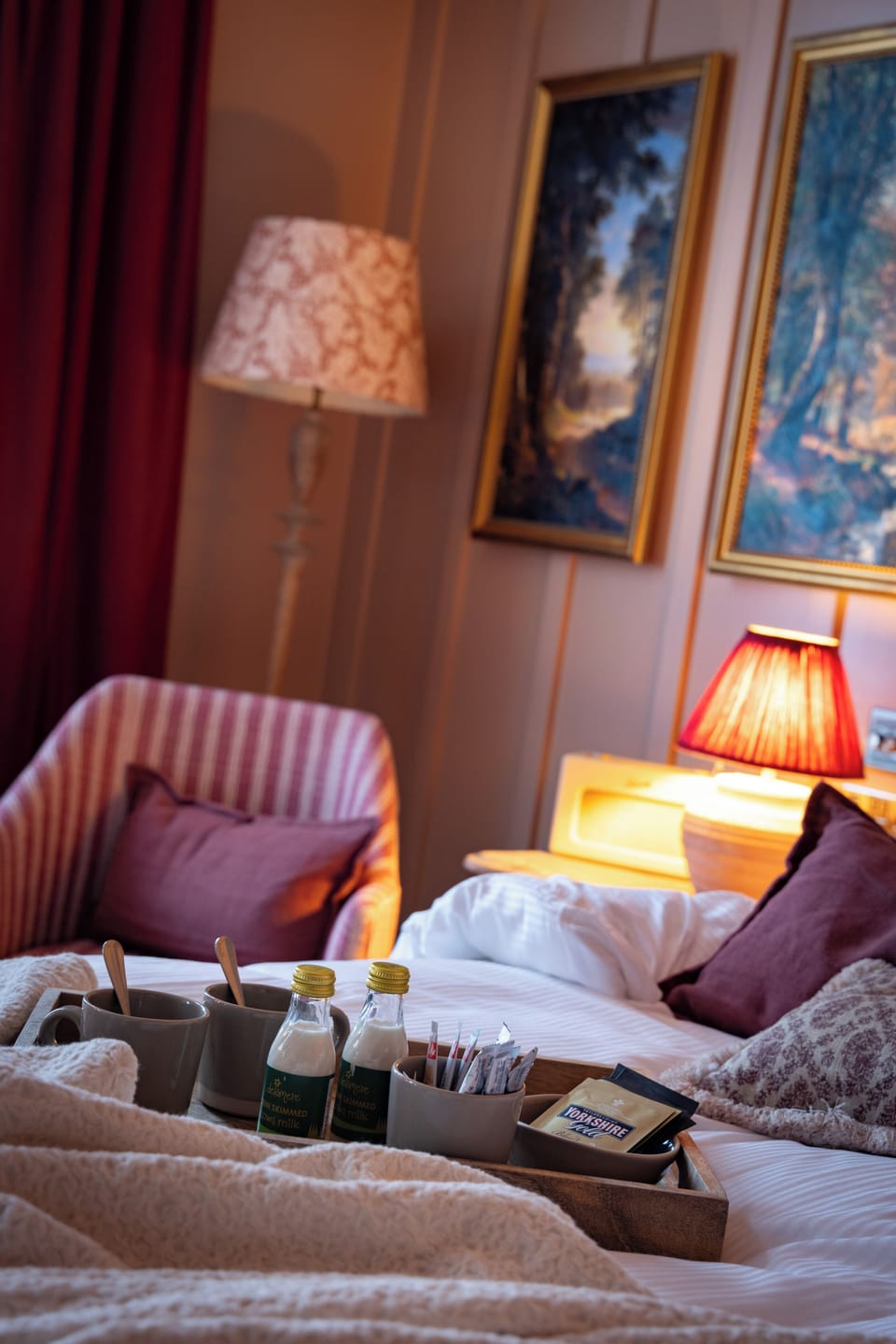 Luxe | In-room safe, desk, iron/ironing board, WiFi (free)