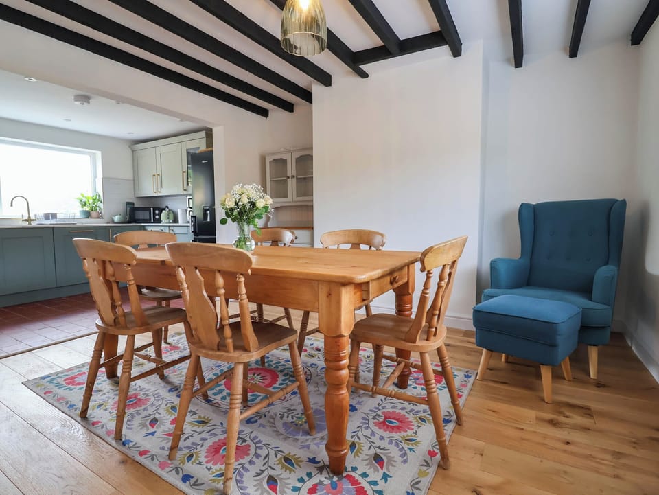Cottage | Dining