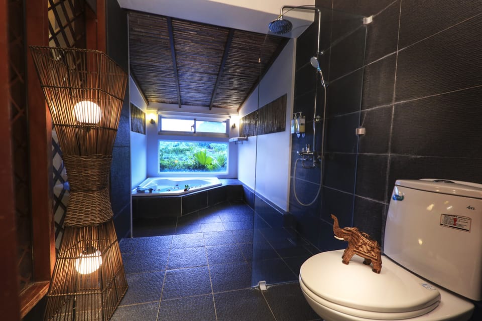 Romantic House, 1 Double Bed, Non Smoking, Jetted Tub | Bathroom | Free toiletries, hair dryer, slippers, towels