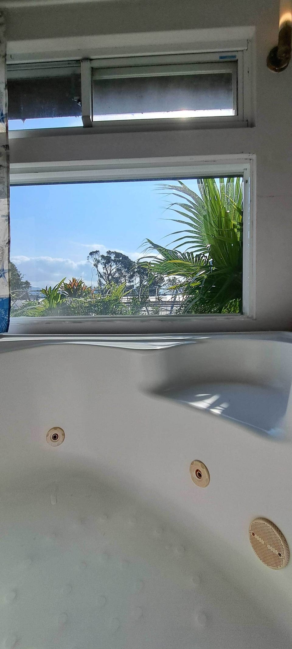 Comfort House, 2 Double Beds, Non Smoking, Jetted Tub | Bathroom | Free toiletries, hair dryer, slippers, towels