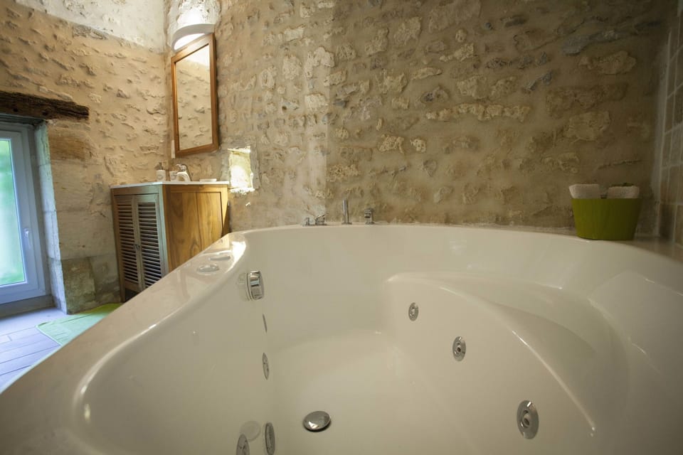 Premium Suite, Jetted Tub | Jetted tub