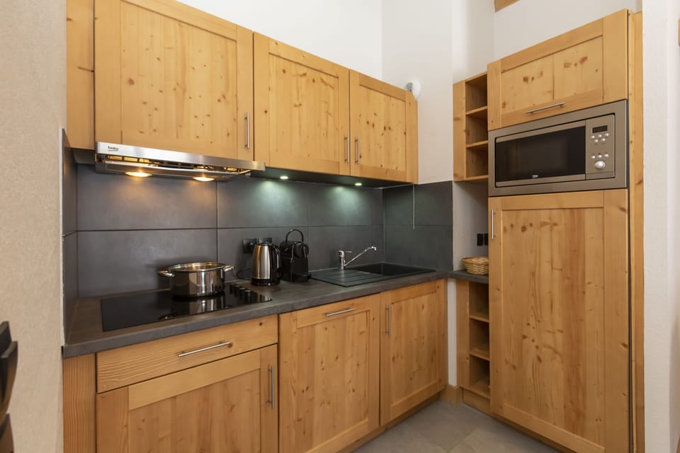 The capsule coffee maker and well-organised kitchen make early morning starts on the mountain a little easier.