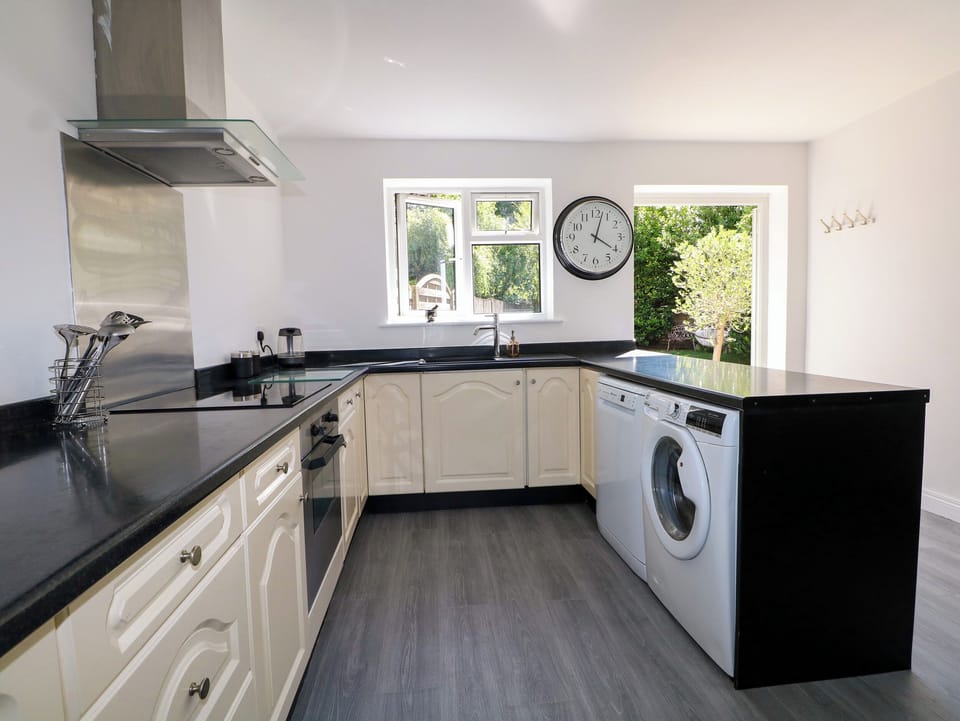 Dishwasher, cookware/dishes/utensils