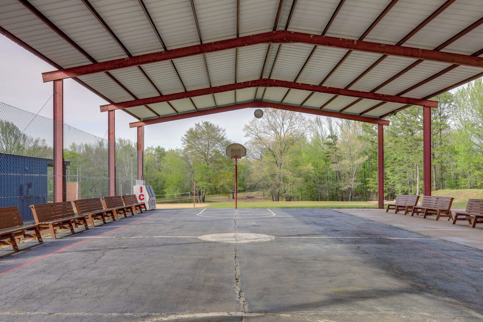 Studio w/ Greers Ferry Lake Access & Resort Perks! Apartment in Greers Ferry Lake