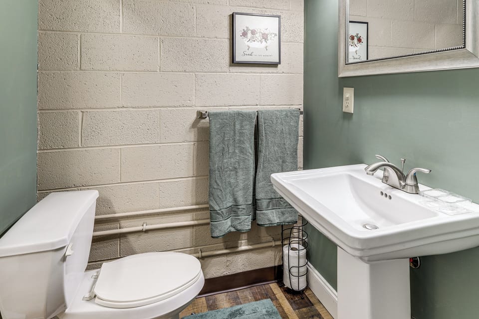 Studio w/ Greers Ferry Lake Access & Resort Perks! Apartment in Greers Ferry Lake