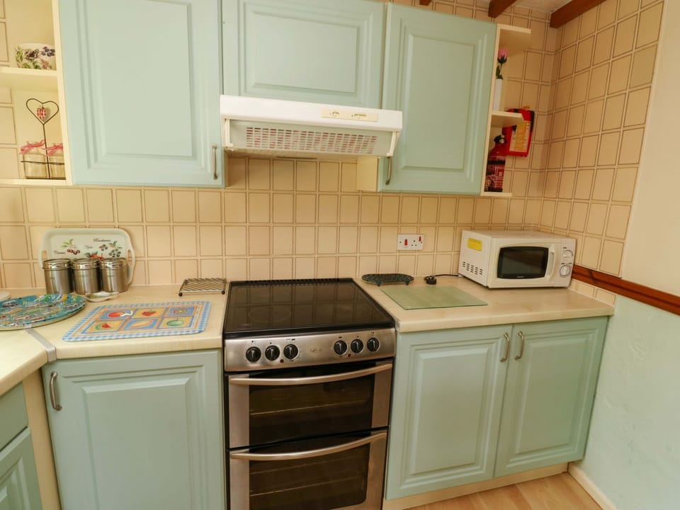 Cookware/dishes/utensils