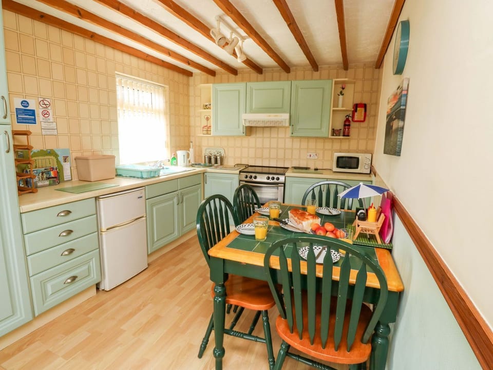 Cookware/dishes/utensils