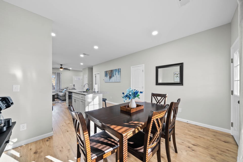 House, Multiple Beds, Garden View (1022 Main Street) | Dining