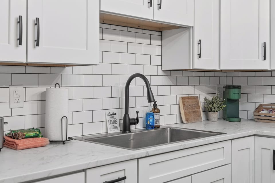 Apartment, 2 Queen Beds, Kitchen, Garden View (2BD (Plumb Line Coffee)) | Private kitchen