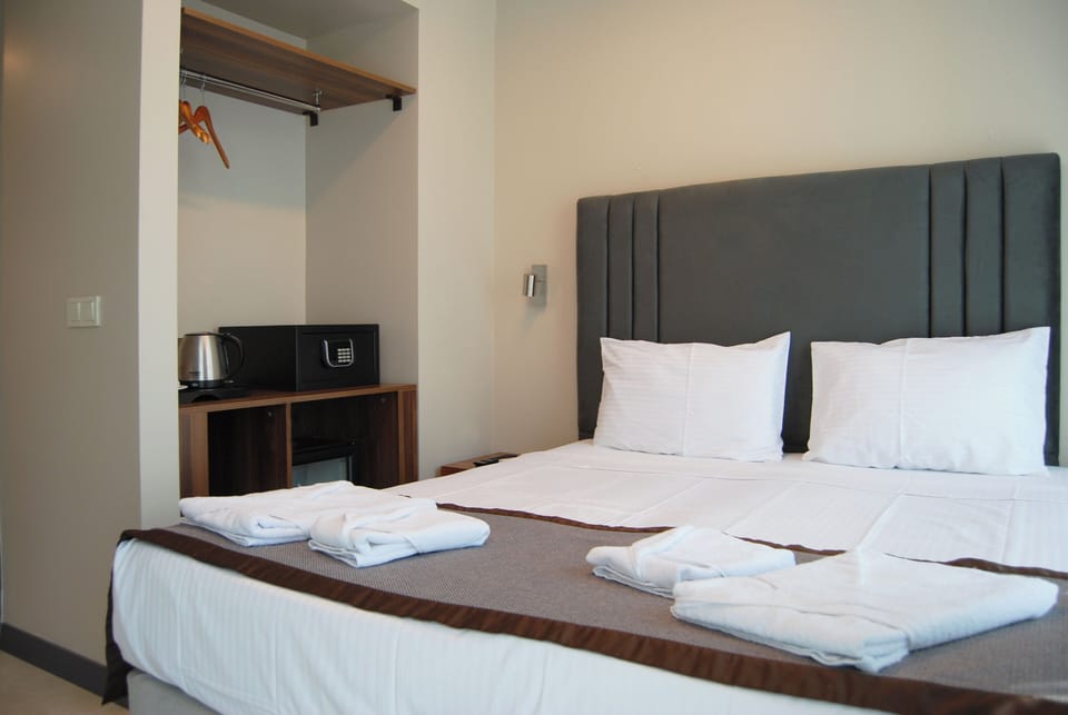 Premium bedding, minibar, in-room safe, soundproofing