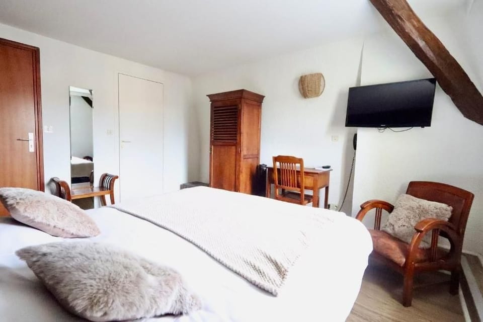 Classic Double Room | Desk, WiFi (free)