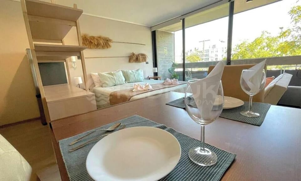 Basic Apartment | Dining