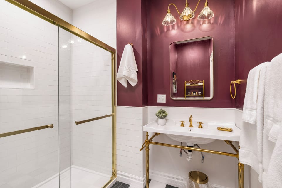Romantic Rose Room, Queen Bed, Fireplace | Bathroom | Designer toiletries, hair dryer, towels