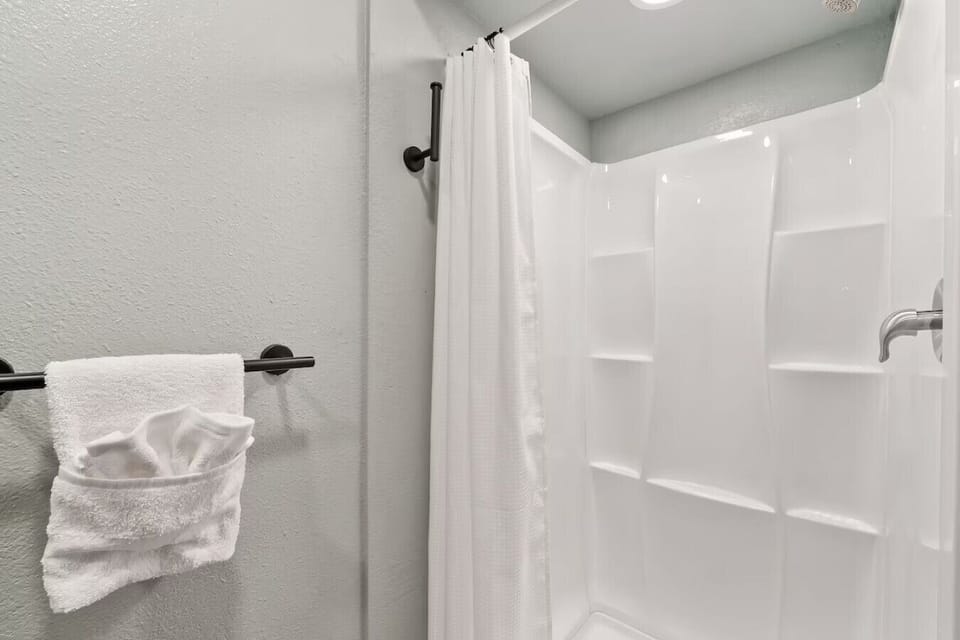 Bathroom Tub