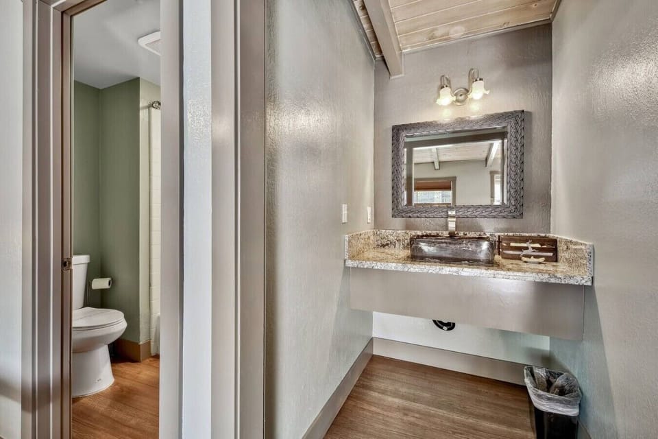Bathroom Sink & Toilet