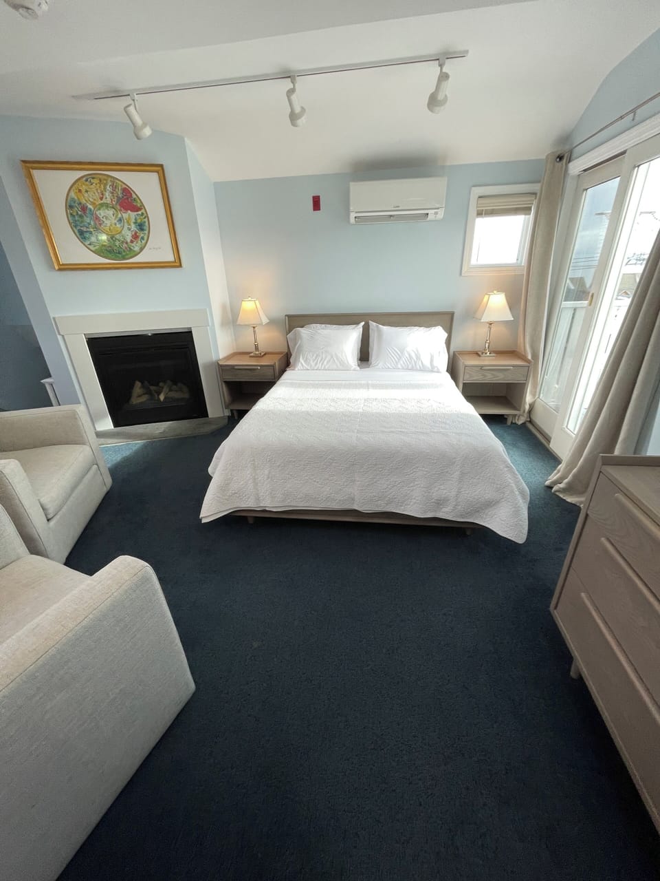 Superior Room, 1 Queen Bed | Premium bedding, iron/ironing board (on request), WiFi (free)