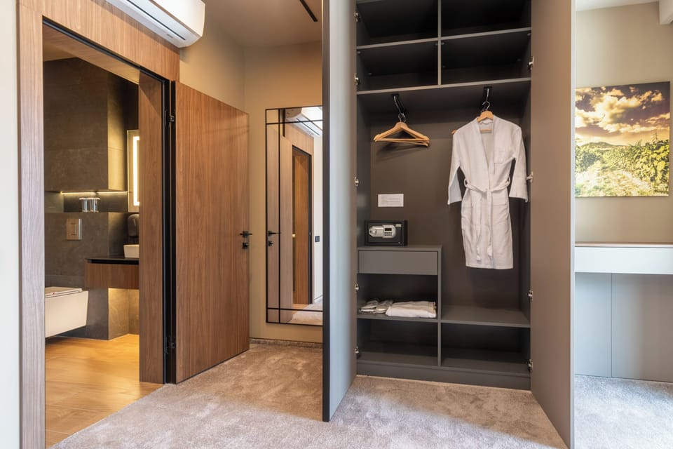 Double Room, Terrace | Minibar, in-room safe, WiFi (free), bed sheets