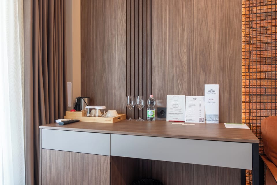 Double Room, Terrace | Minibar, in-room safe, WiFi (free), bed sheets