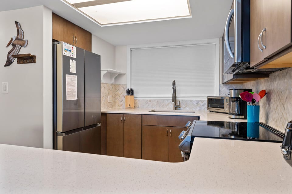 Condo, Multiple Beds (Lei Lani 104) | Private kitchen