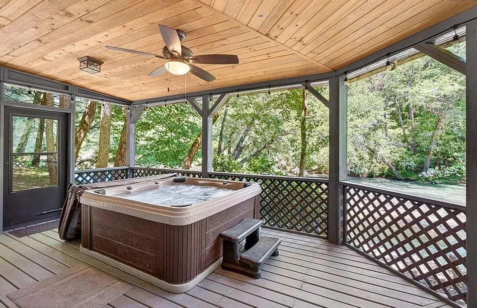 Hot Tub Overlooking Cartecay River