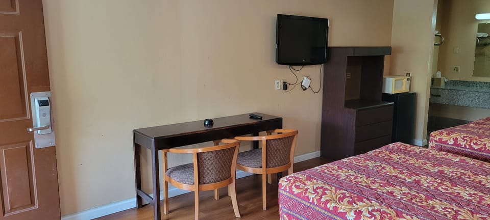 Desk, free WiFi